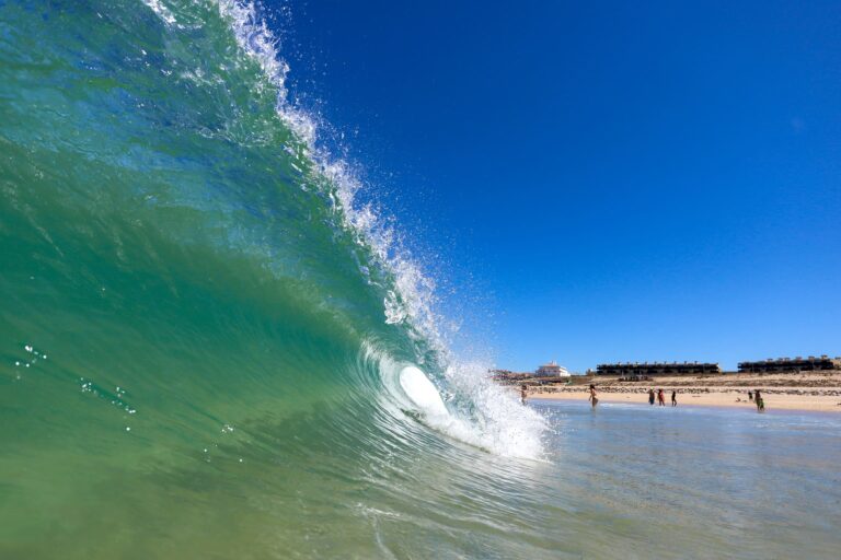 vague des meilleurs spots de surf en Europe